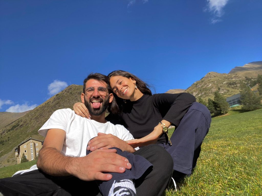 שחר גינדי ואלמוג סרוסי ז"ל. המקום הוקם כדי ליצור אור דווקא מהמקום הכי חשוך | צילום: באדיבות המשפחה