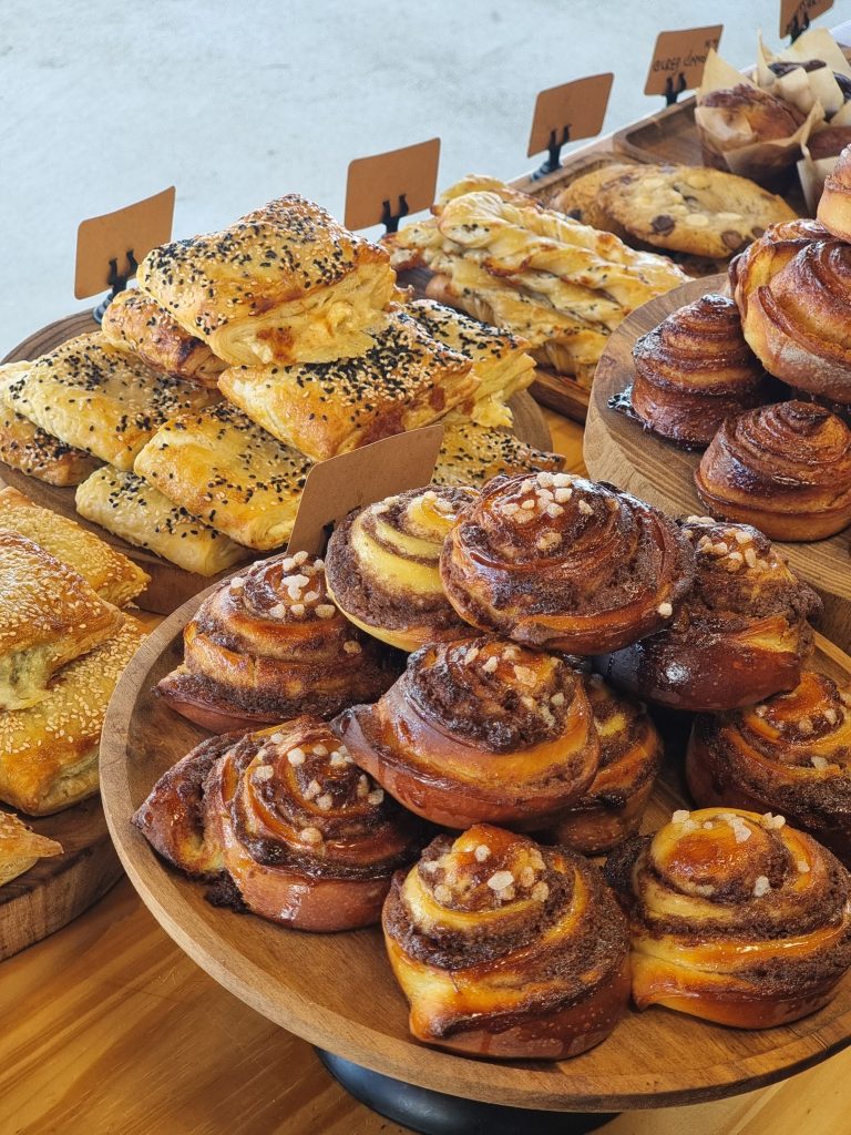 מאפים טריים בעגלת הקפה ריקו | צילום: תאיר וינסיחר