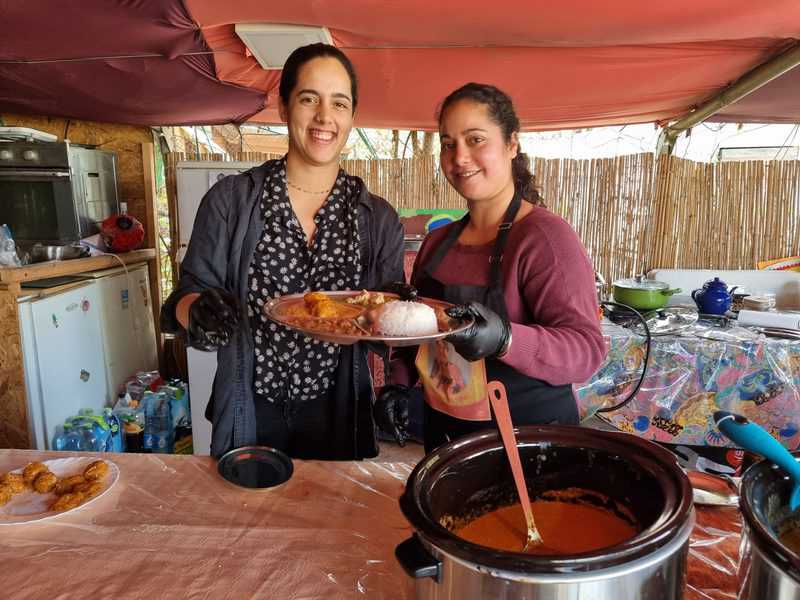 תום ויובל דרור מארחות בסגנון הודי בריקשה בתעוז | צילום: אלדד מאסטרו