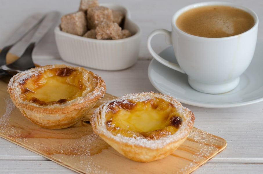 קפה ופסטל דה נאטה. בליסבון אפשר ליהנות מארוחת בוקר טובה וזולה