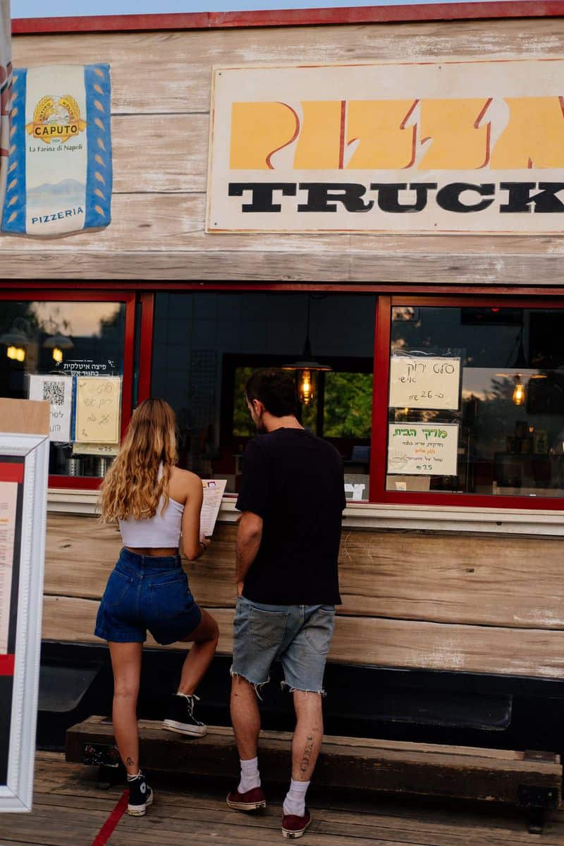 פיצה טראק בקיבוץ דפנה, ממשאיות האוכל הוותיקות בארץ | צילום: עדן לאה לרר