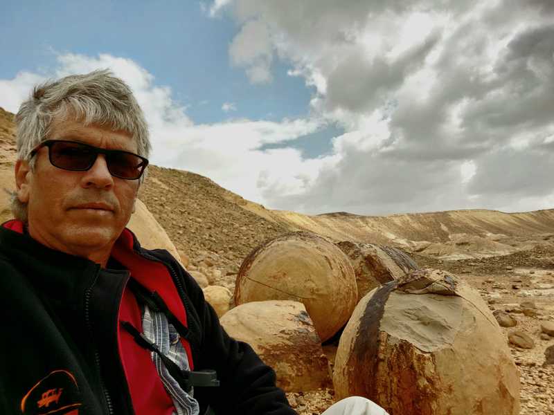 המחבר מתחבר למדבר