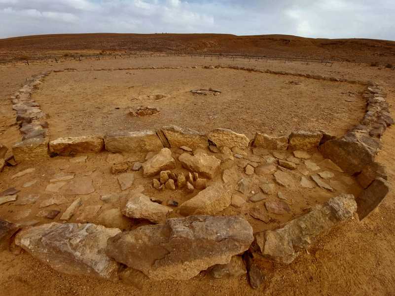 מקדש הנמרים הוא אחד המרשימים שבהם. תחום הקודש מופרד בשורות אבנים, ופינת הפולחן כוללת צלמיות קטנות ומחודדות