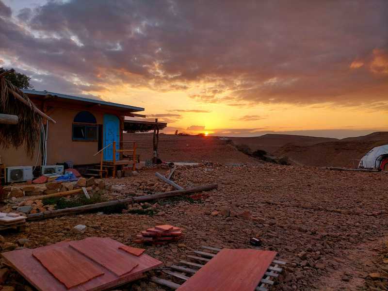 זוהי רשימה חלקית של אנשים שמחוברים אל המקום, כמו שאומר ערן ידידי "אנשים פשוטים שאוהבים מדבר" או "אנשי מדבר שאוהבים פשטות"