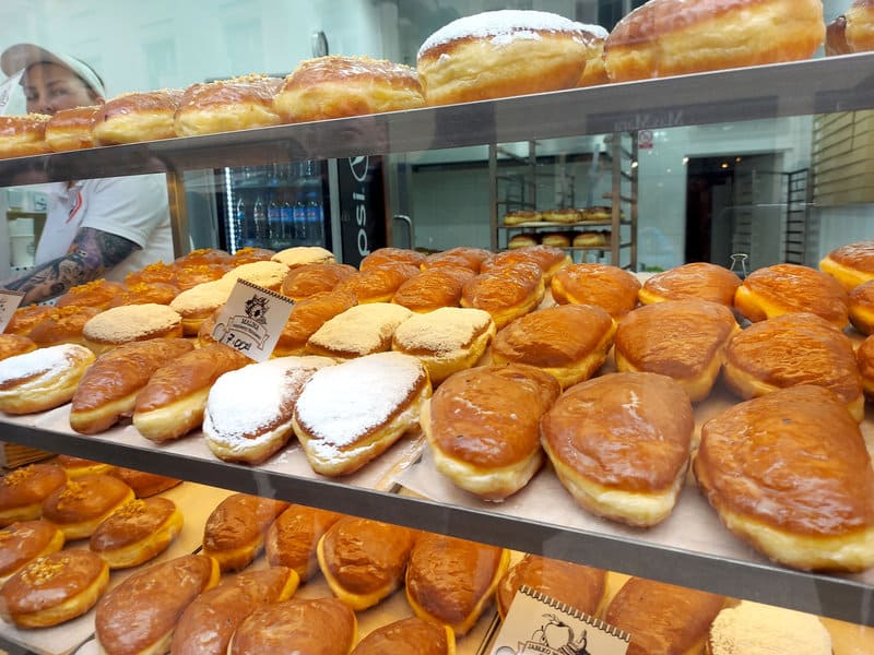 סופגניות ממולאות בשלל מילויים - משוקולד ועד רסק תפוחים