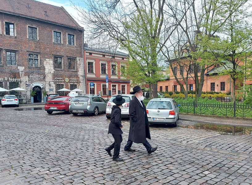 רחוב שורקה בקז'ימייז'. גם כיום נותרו בו סממנים יהודיים רבים