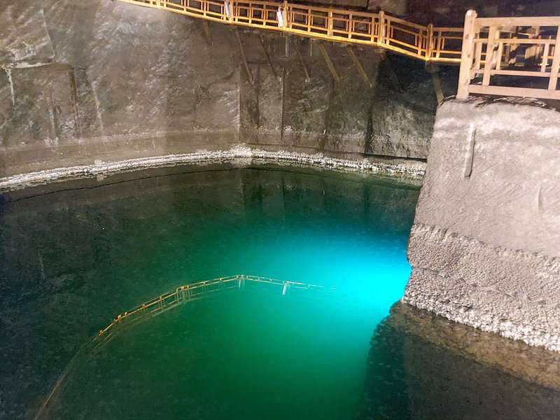 בין ההפתעות המחכות ליורדים לבטן האדמה במכרות המלח יש גם כמה אגמים תת קרקעיים