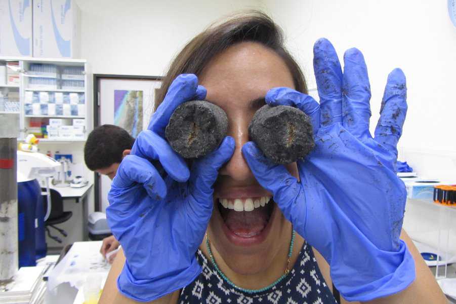 אופיר במעבדה