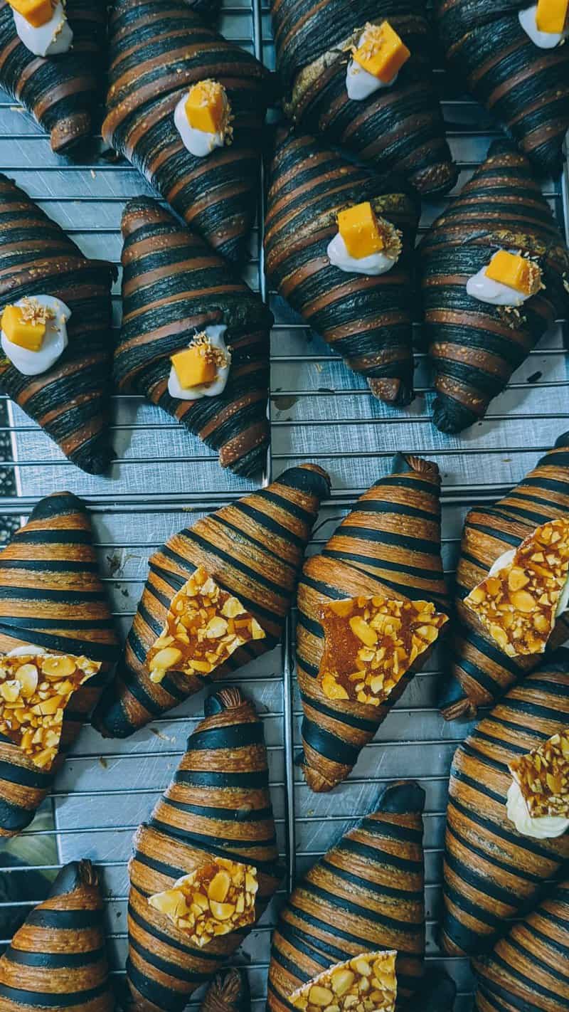 הקרואסונים של מטרלו, שנחשבים לטובים בארץ, נראים כיצירות אמנות | צילום: עדי פרץ