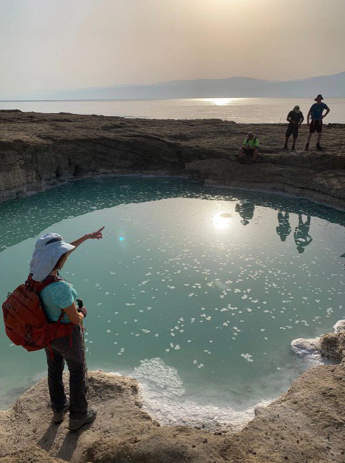 בולען בחוף ים המלח. צילום: גליה גוטמן