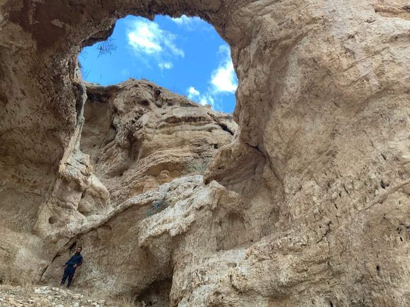 Un espejo en las cuevas de Beit Govrin.  Una experiencia que ayuda a las personas a acercarse a su yo "auténtico".