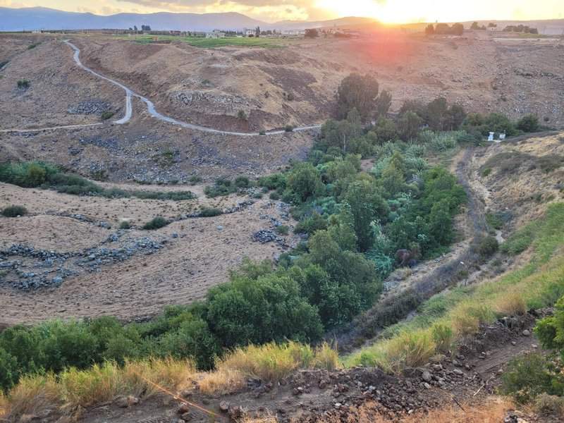 בנקודה זו נשקף ערוצו קניוני של החצבאני בדרכו לחצות את גשר ראג'ר העתיק לארץ ישראל (צילום יואב יעקובי)