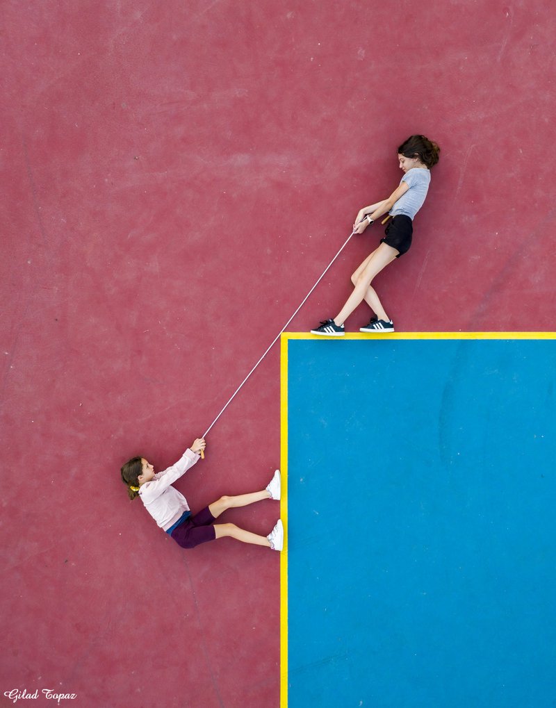 היא לא כבדה, היא אחותי, זכתה בפרס בתחרות צילום בפייסבוק