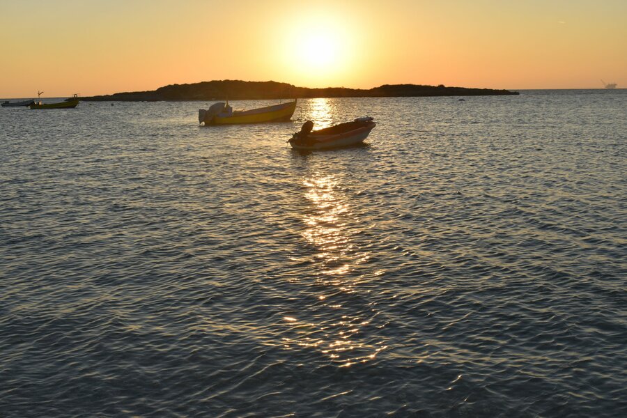 סירות דייגים בתל דור בשקיעה | צילום: מילי שאואר