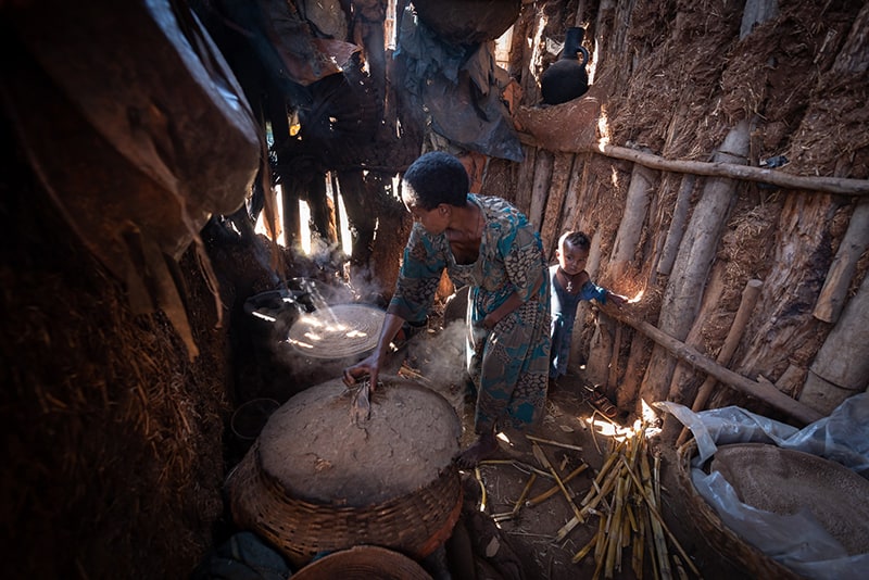 אמיר בילו, בכפר אתיופי