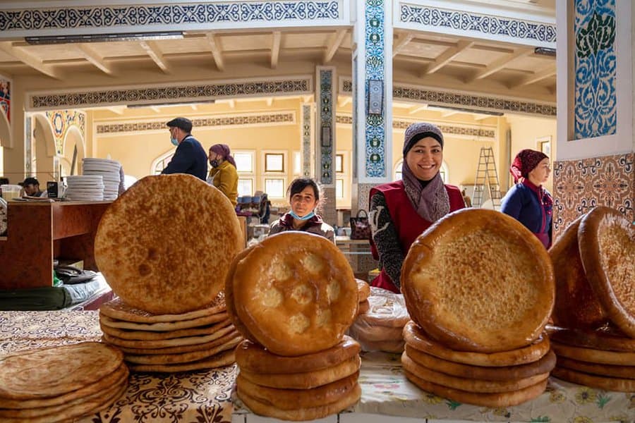 לירון שיינקמן, מכירת לחם בשוק בבוכרה, אוזבקיסטן