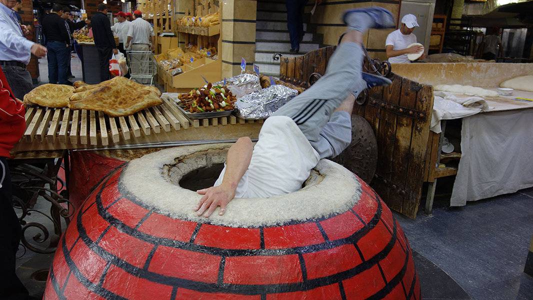 מקום שלישי - ורדה כרמלי, אפיית לחם בארמניה