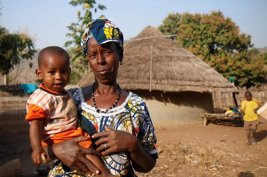 באפריקה השחורה, גם המוסלמים וגם הנוצרים מאמינים, אמונה עמוקה, במסורות העתיקות של האובות והיידעונים. האם אלו אמונות "טפלות"?