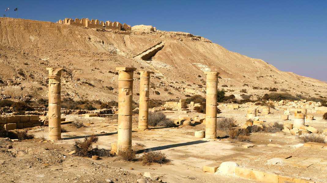 ניצנה - חמשת הערים הקרובות לעזוז הן עבדת, שיבטה, ניצנה, חלוצה, ורחובות שבנגב