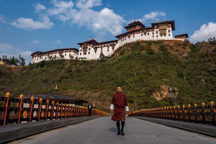 תושבי בהוטן נדרשים על פי החוק ללבוש במהלך ימי העבודה את הלבוש המסורתי
