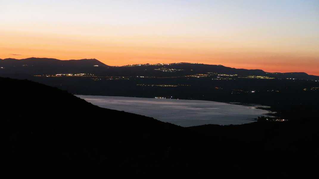 בחזונם האורחים יוצאים לסיורי ג'יפים וטיולים במשך היום, שטים בכנרת לעת זריחה ושקיעה בסירות קאנו לצפות בקיני עופות המים, ובלילה יוצאים לספארי לאור זרקורים להכיר את הפעילות של חיות הבר