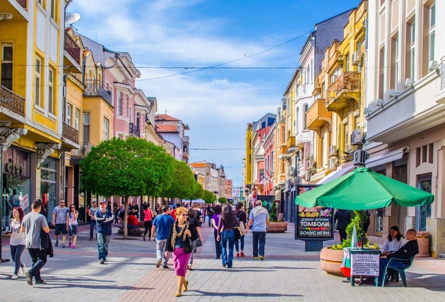 הרחוב הראשי של פלובדיב. מושלם לקניות וארוחה | צילום: trabantos, שאטרסטוק