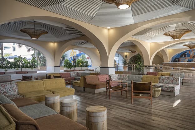 הלובי במלון נווה. מעוצב בחאן מדברי | צילום: סיון אסקיו