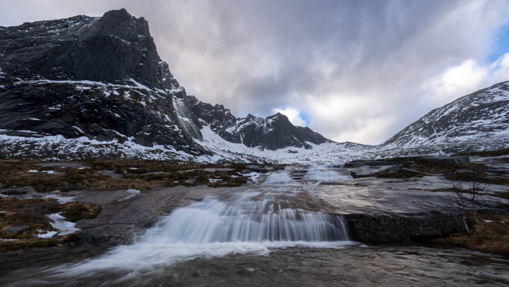 נוף מהפנט בנורדלנד. וכל סיבוב או יציאה ממנהרה בונים ציפייה וסקרנות למה שמחכה מעברם השני