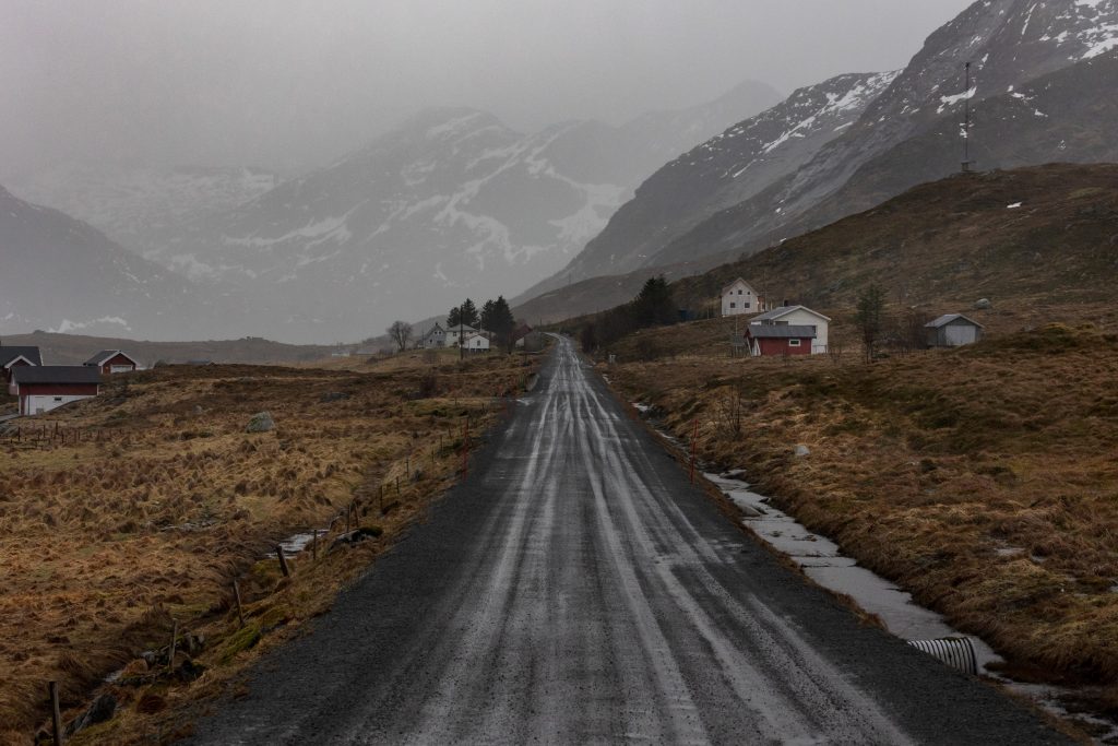 כבר אחרי נסיעה קצרה, הנוף נפתח והרגשנו את הצורך העז לעצור לצלם אחרי כל סיבו