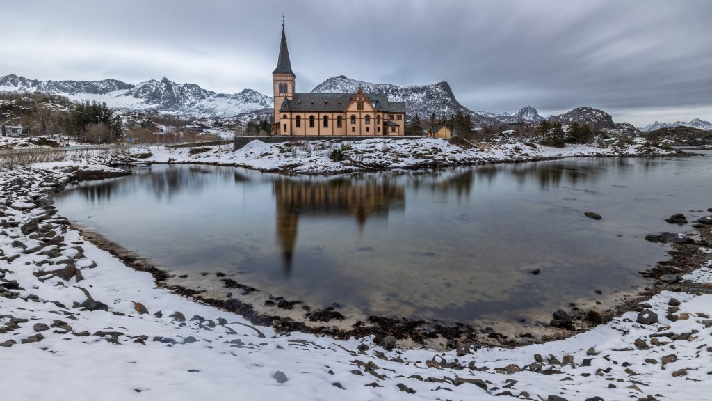 כנסיית ואגאן הפוטוגנית שלצד הדרך הראשית