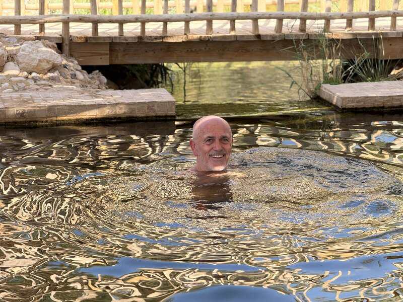 המחבר. "השילוב הזה של מסע, מדבר ולב נשמע לי מתכון מנצח". צילום אייל גברא