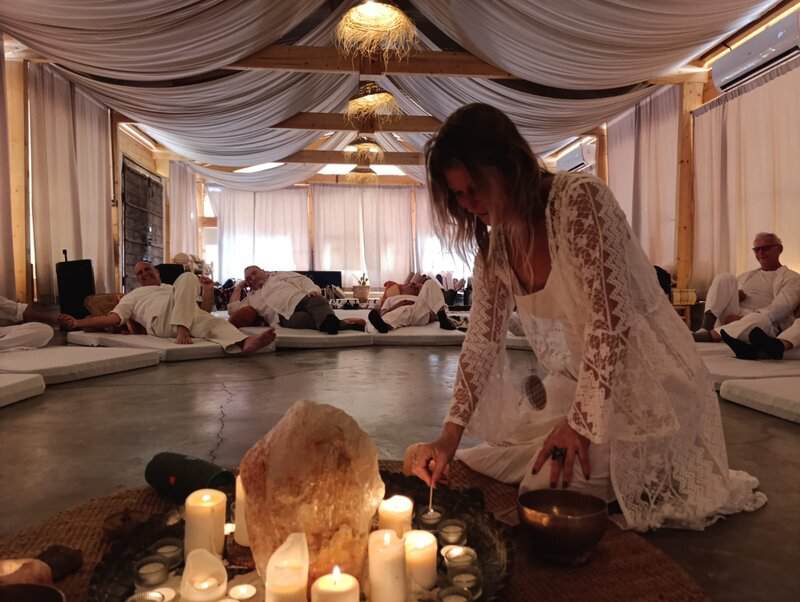 המנחה ומובילת הדרך לאור פז-נוירוזן