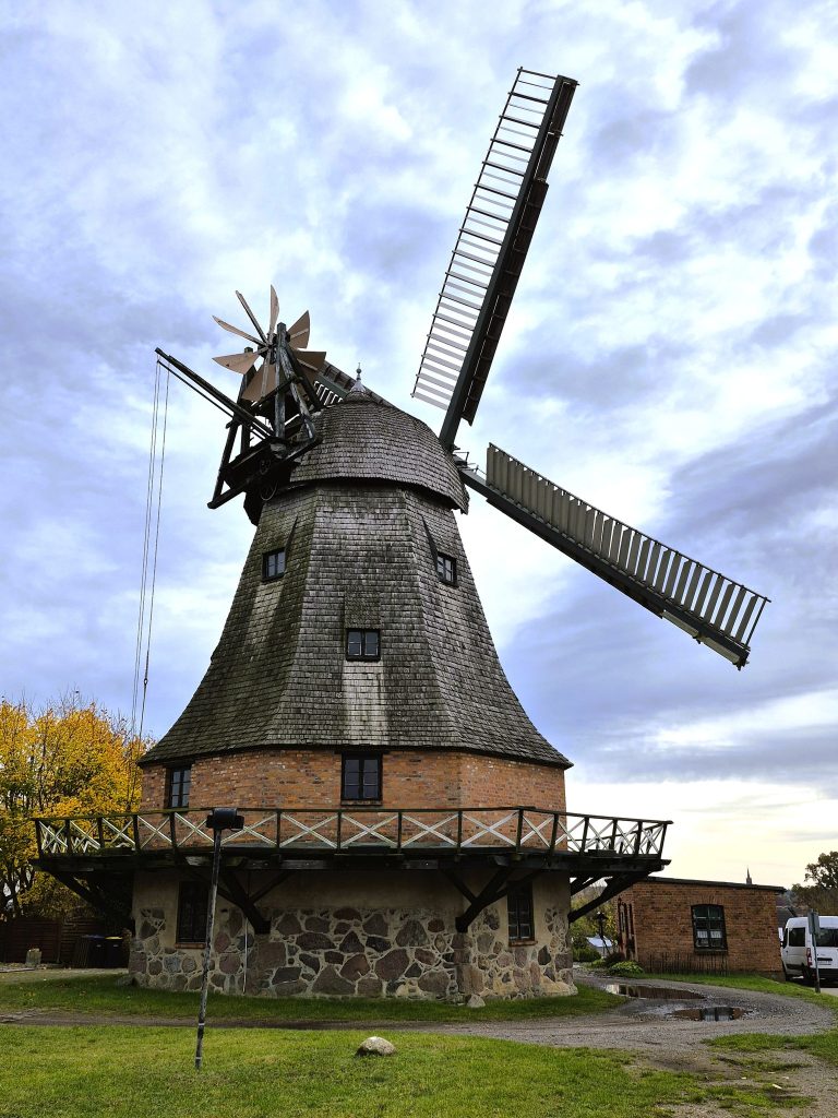 הגעתי לפסטיבל בכפר מולין משהו, שפירושו טחנת קמח