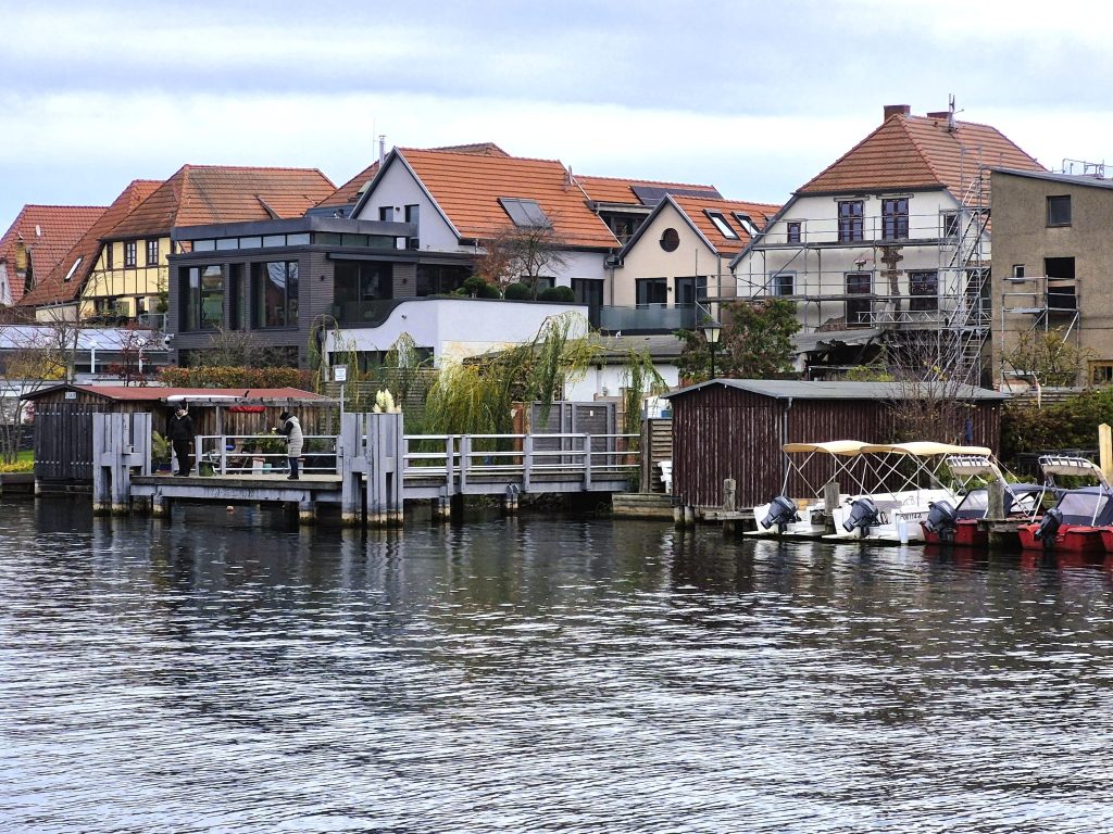 מאלצ'ו היא עיירה היסטורית קטנה שבתיה ממלאים אי קטן באגם עד תומו