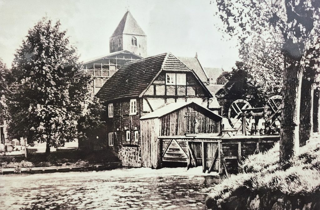 בית הטוחן עם שרידי גלגל המסתובב בכח המים משלים את המיסתורין