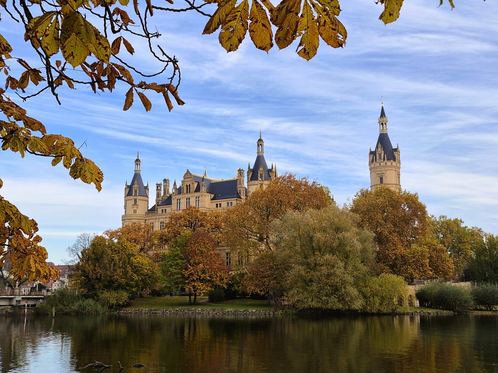 הגעתי עד לשער הארמון מהמאה ה 12 על מגדליו המרשימים