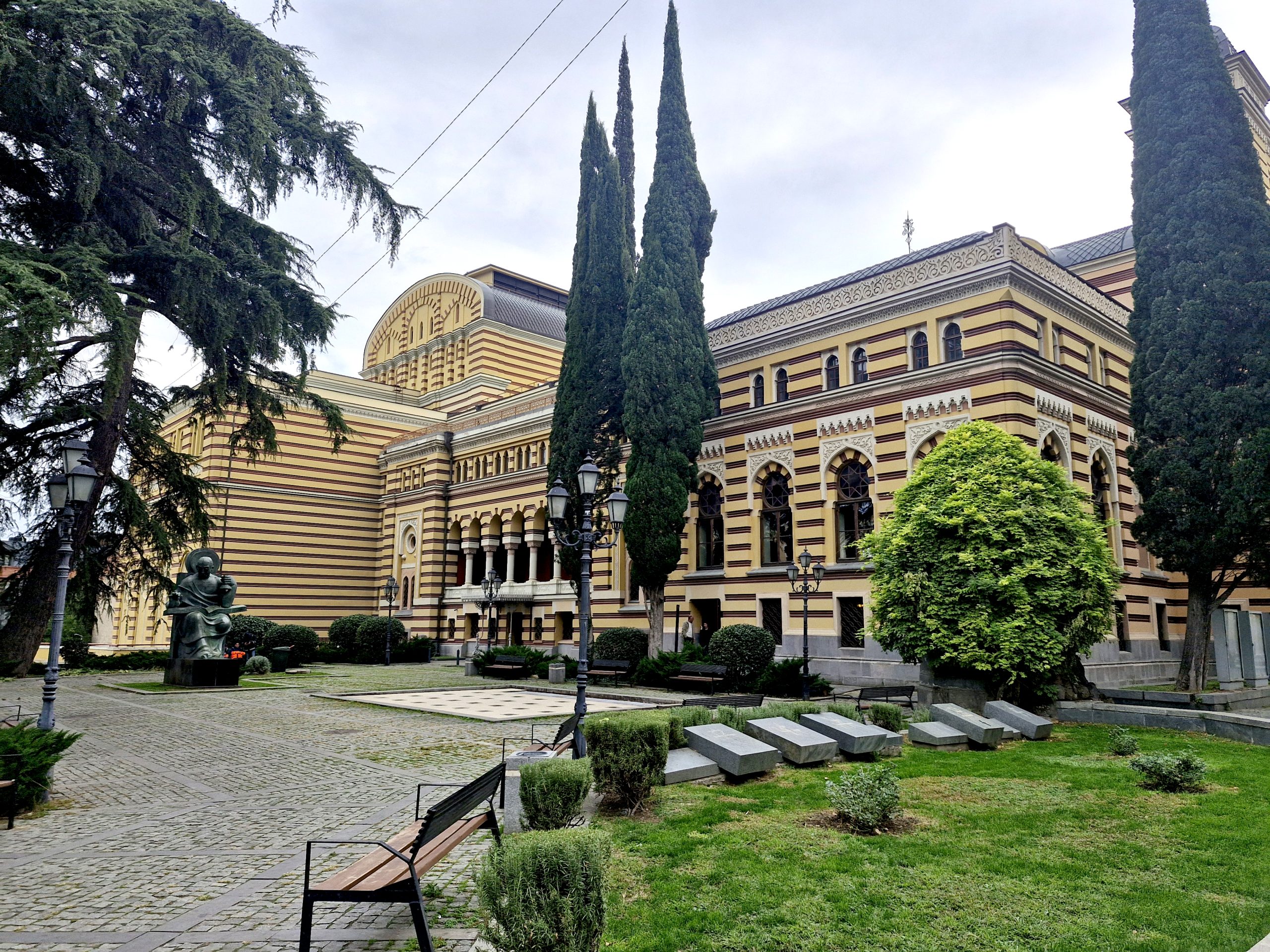 תיאטרון הבלט והאופרה