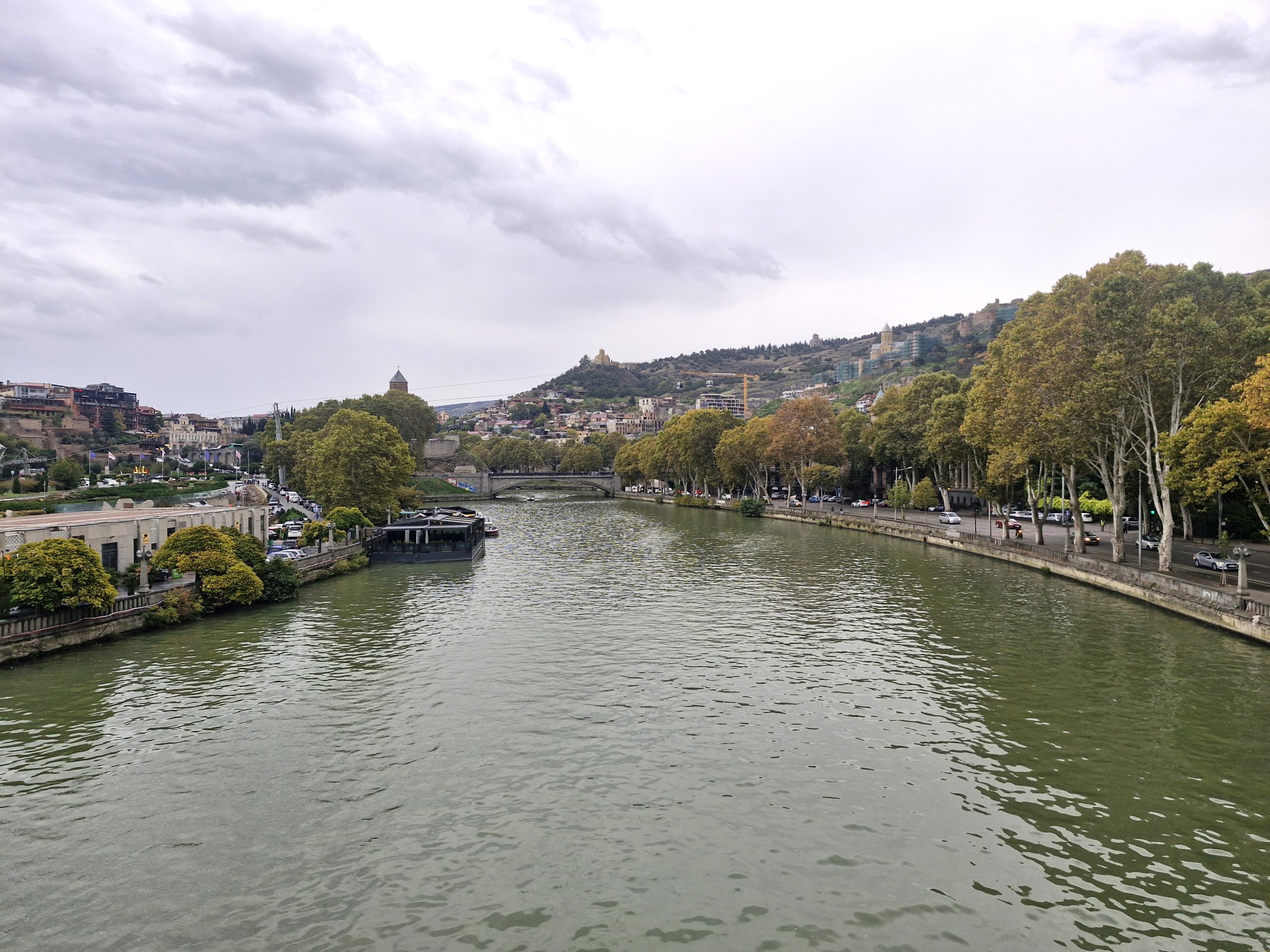 נהר הקורה החוצה את טביליסי