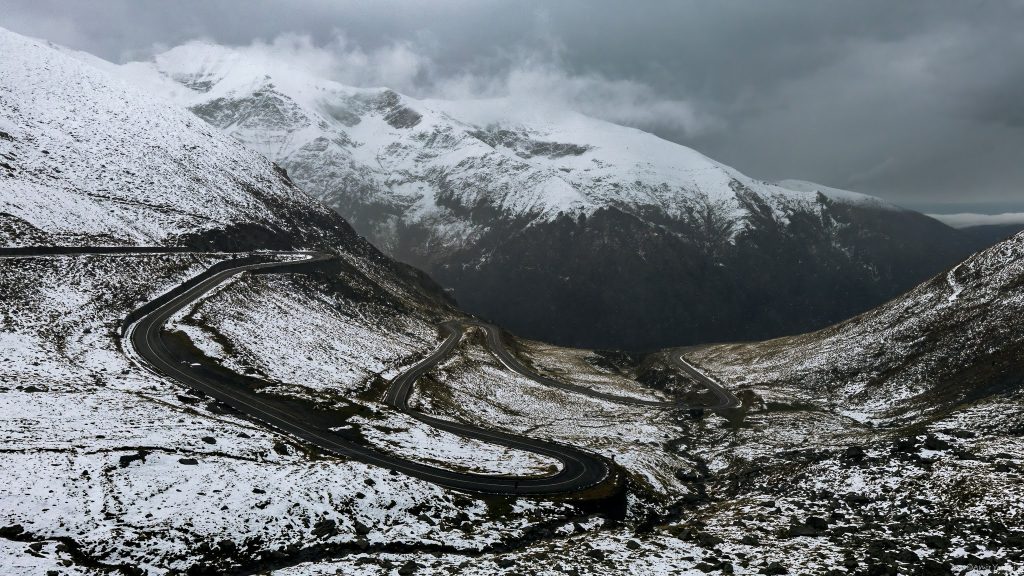 כביש הטרנספגרשאן, המכוסה שלג, נסגר זמן קצר אחרי שנסענו בו