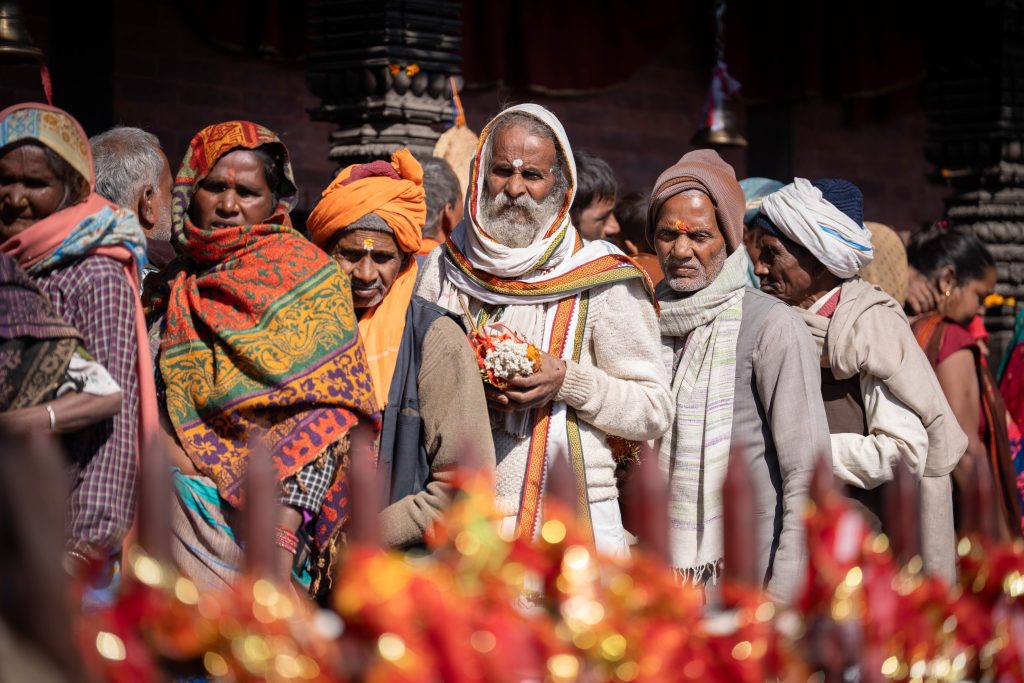 בקרים מגיעים אליו עם משאלה בלב, וכבר בכניסה מרגישים את הדופק האנושי