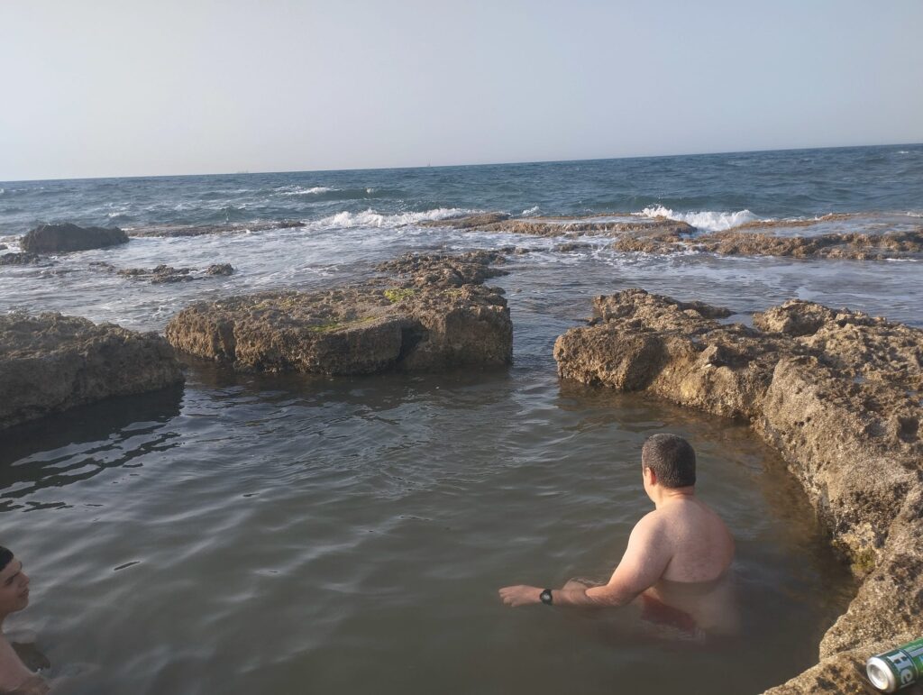 הג'קוזי הטבעי למרגלות תל שקמונה