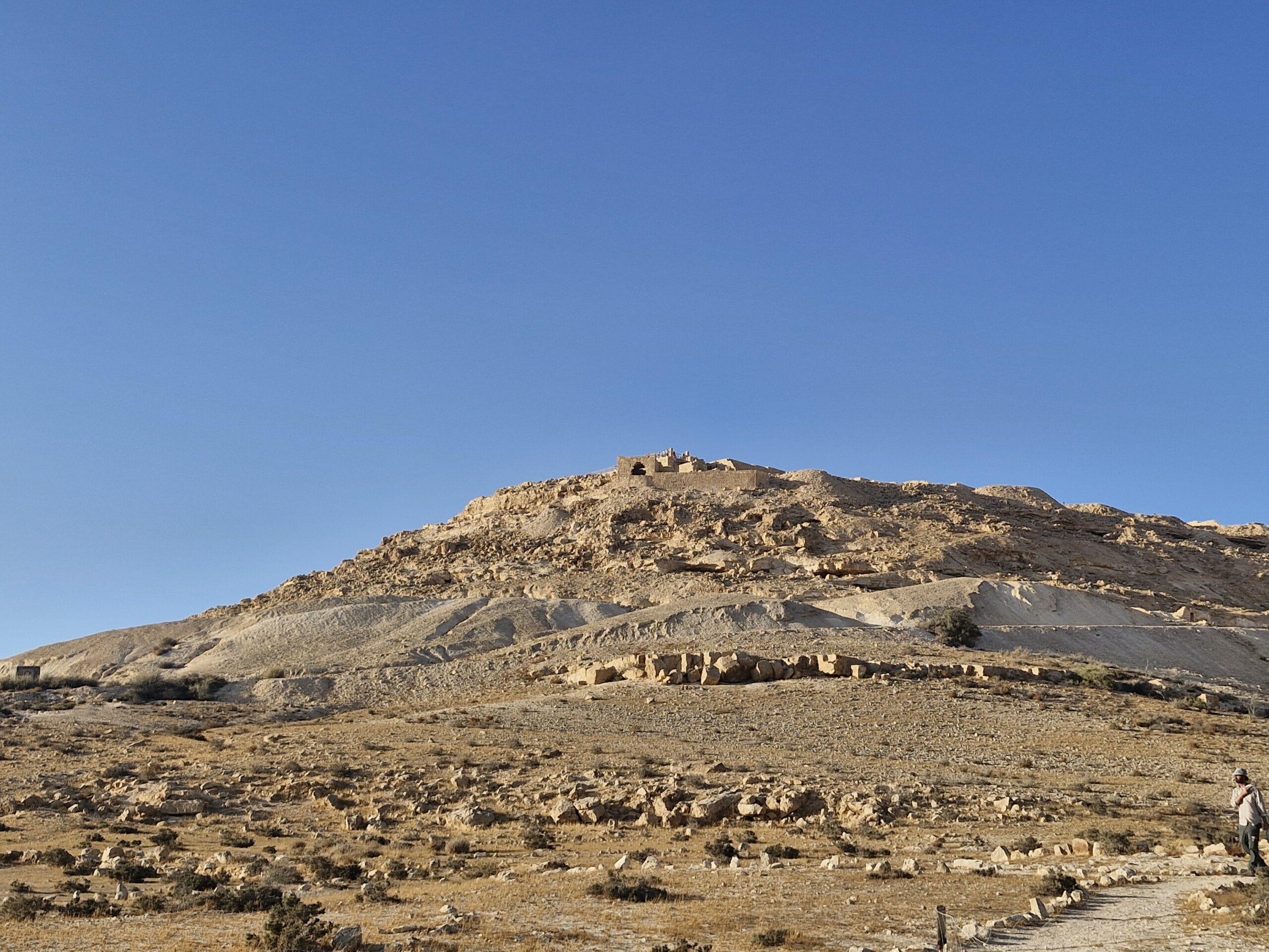גן לאומי עבדת, מבט על האקרופוליס בראש הגבעה