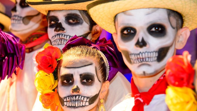 יום המתים בכיכר המרכזית של מרידה