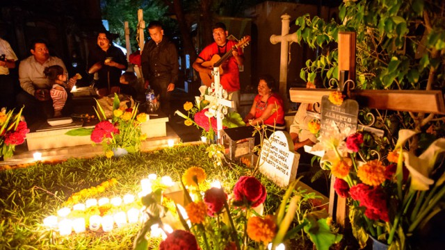 יום המתים בבית הקברות בוואחקה