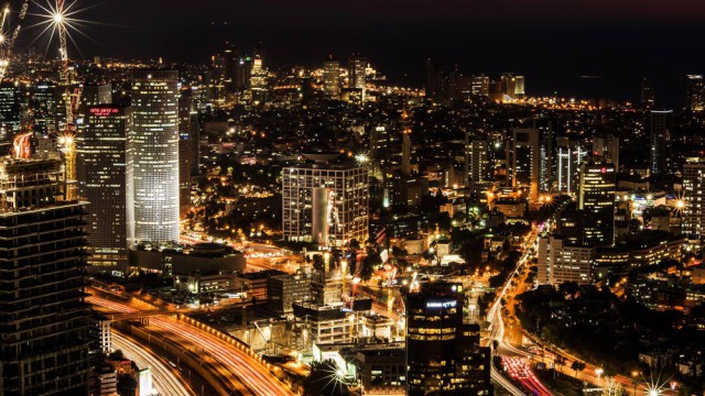 מראש מגדל משה אביב ברמת גן, לכיוון תל אביב. צילום: משה פילברג