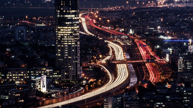 אורות הכרך מגג עזריאלי בתל אביב. צילום: משה פילברג