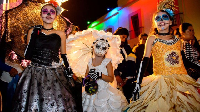 שלוש קטרינות גדרניות, הסמל העממי של חג המתים