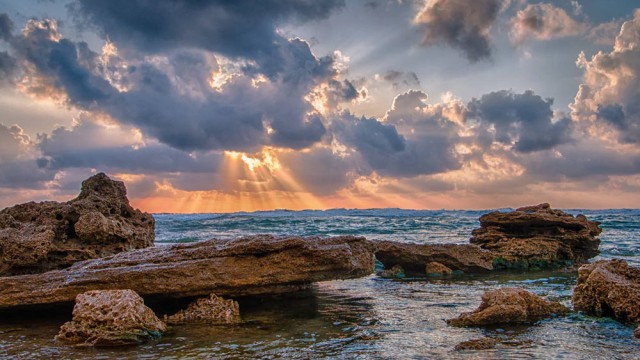 שקיעה בחוף חדרה, צילום: ראיד עומר