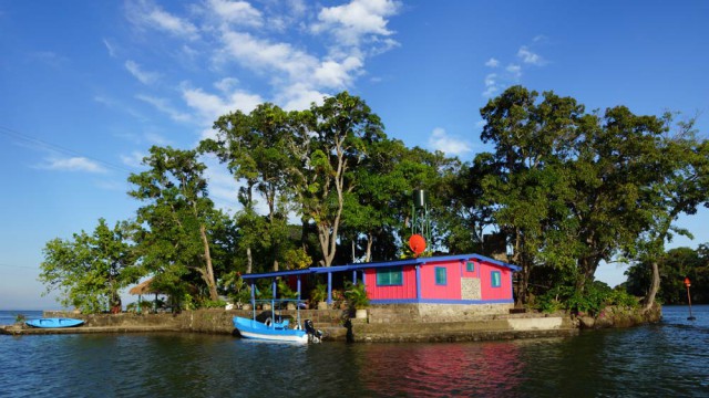 אי קטן בלב אגם ניקרגואה