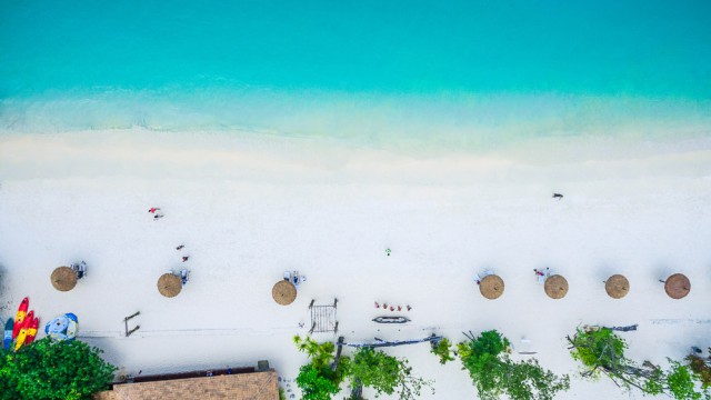 חוף חלומי באי Nyaung Oo Phee בים אנדמן ממערב לבורמה